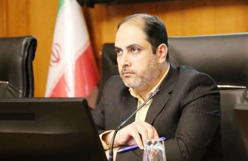 امیر حسن‌زاده، مدیرکل جدید دفتر نظارت بر معادن وزارت صمت، در حال معرفی به مسئولان وزارت صمت